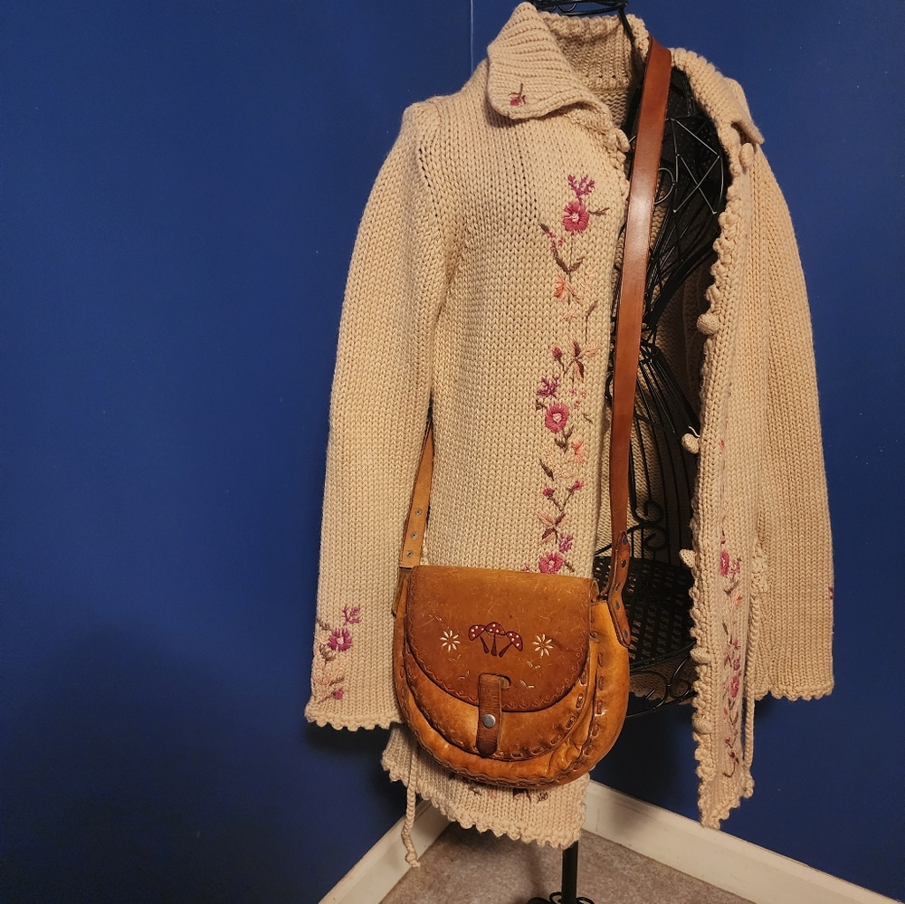 VINTAGE TOOLED LEATHER SADDLE BAG